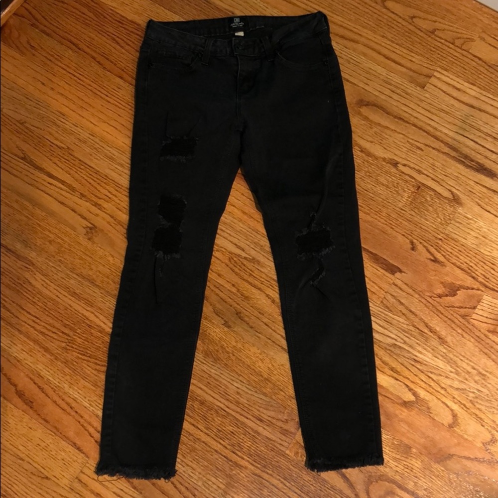 Black ripped skinny jeans